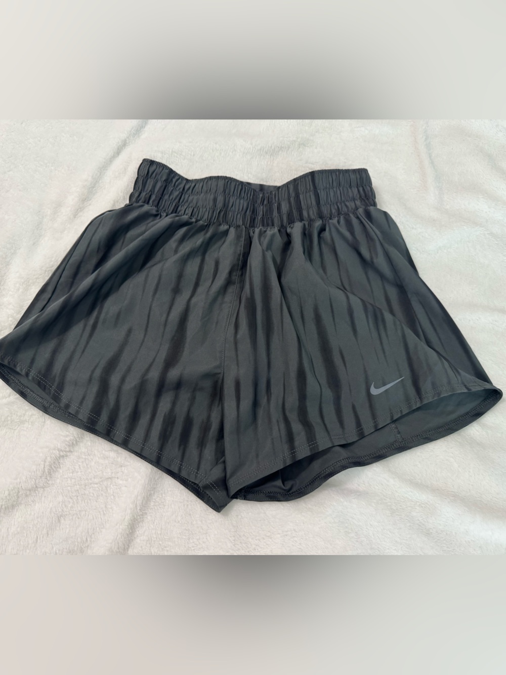 Nike Women's Loose Fit 3" Brief Lined Hybrid Training Shorts Black Size XS